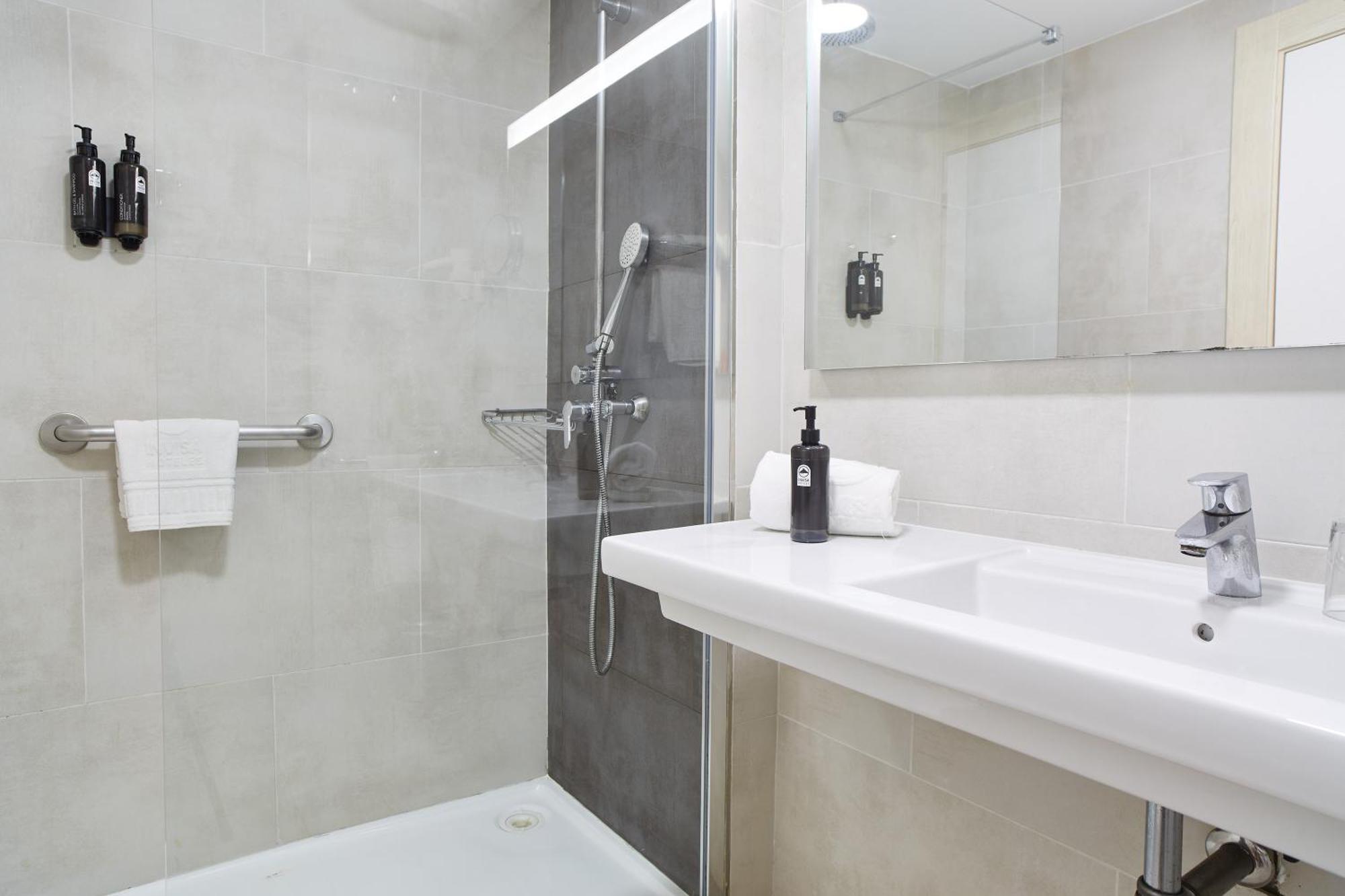 Invisa Club Cala Blanca Hotel